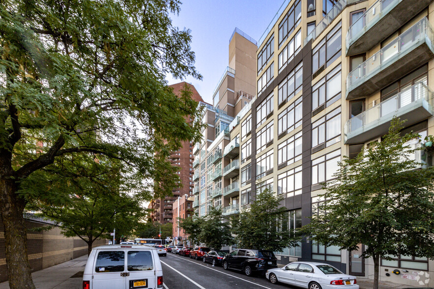 344-346 E 110th St, New York, NY for lease - Building Photo - Image 1 of 10