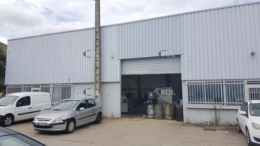 Location Local d'activités 350 m² - Photo 1