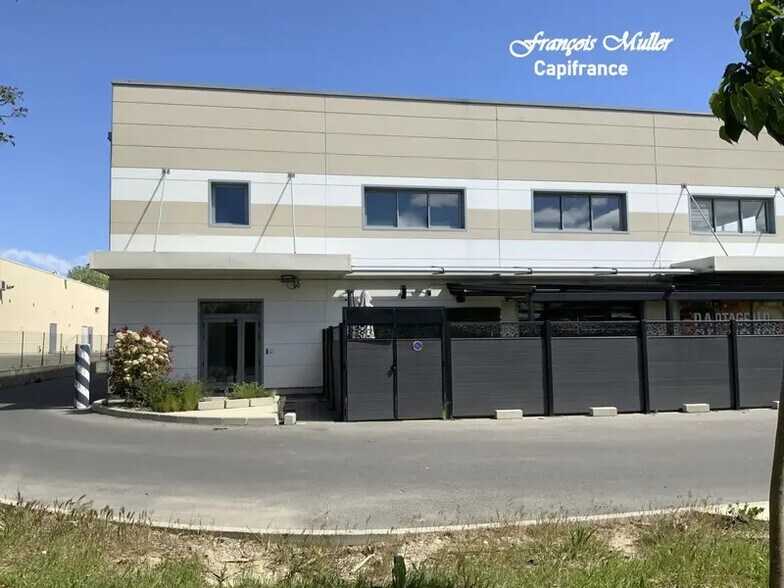 Flex in Manosque for sale - Building Photo - Image 3 of 13