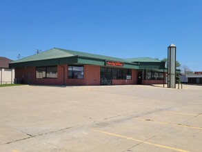 308 1st Ave E, Newton, IA for lease Building Photo- Image 1 of 1