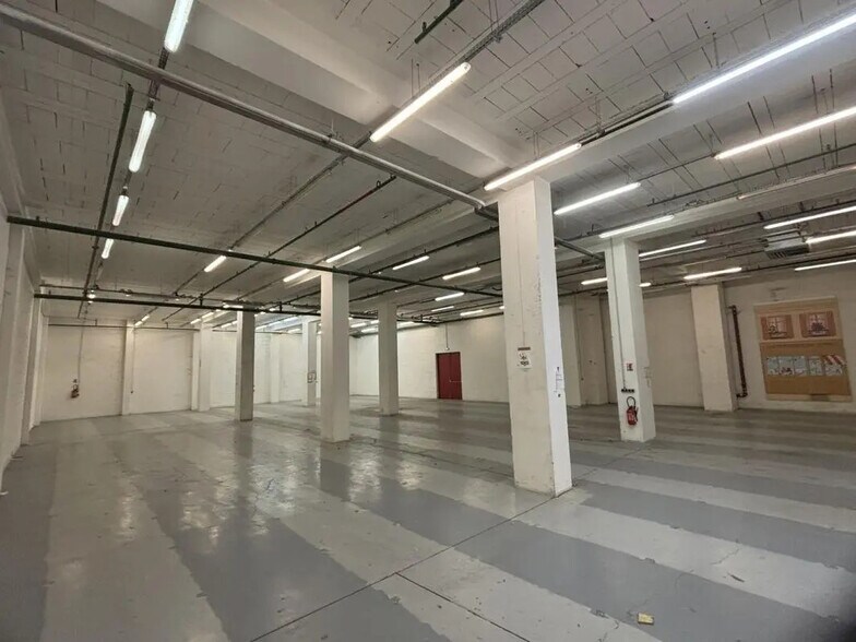 Industrial in Bagnolet for lease - Interior Photo - Image 2 of 6