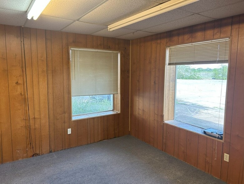 9225 Leopard St, Corpus Christi, TX for sale - Building Photo - Image 3 of 7