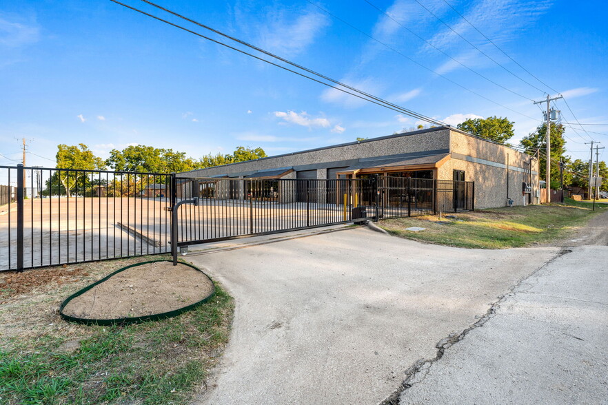 500 S Kealy Ave, Lewisville, TX for sale - Building Photo - Image 2 of 27