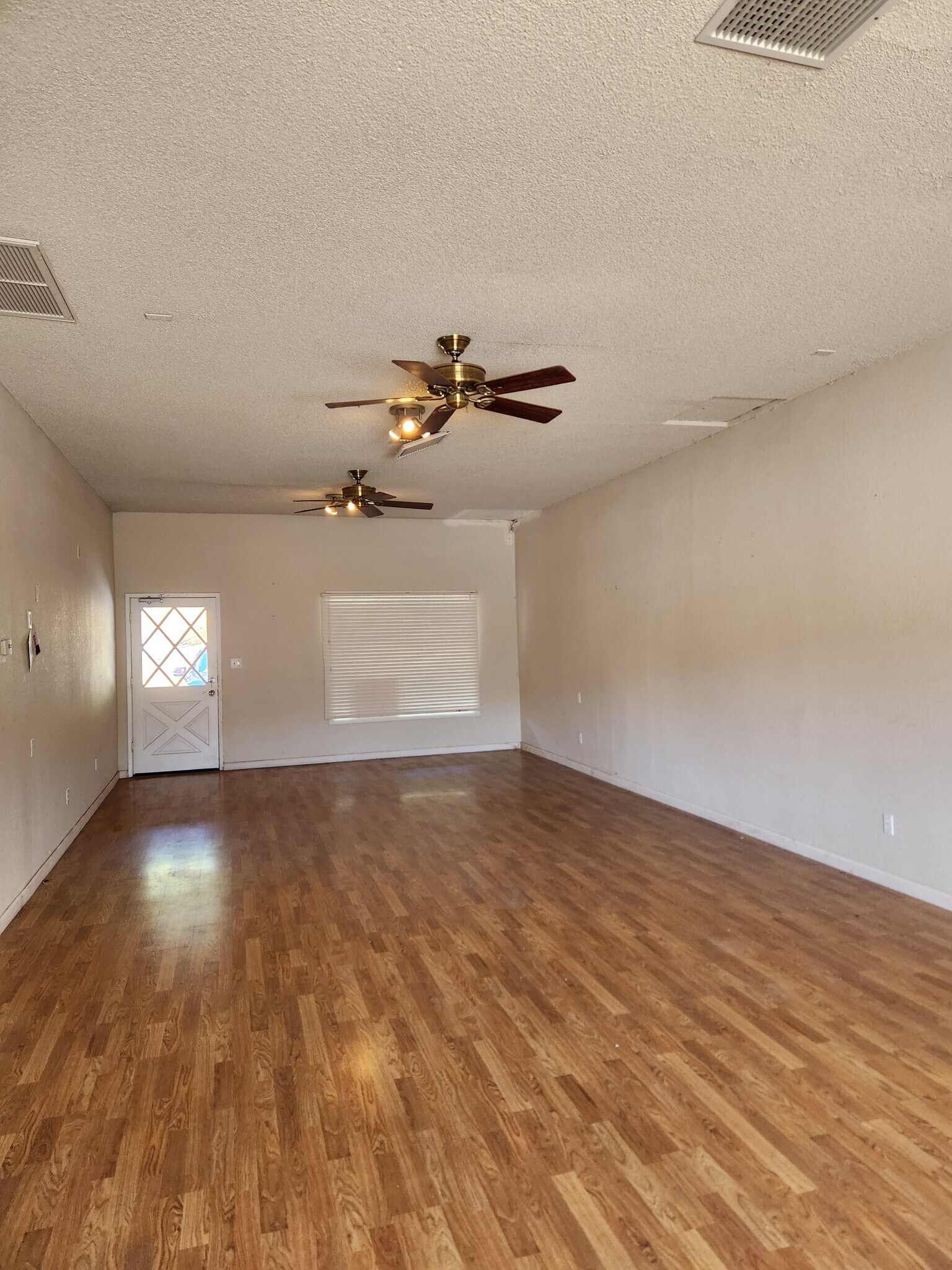 40879 Highway 41, Oakhurst, CA for lease Interior Photo- Image 1 of 1