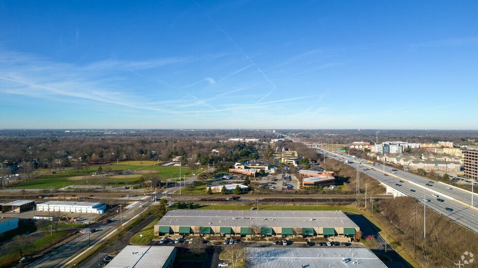 438 E Wilson Bridge Rd, Worthington, OH for lease - Building Photo - Image 3 of 11