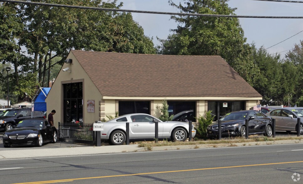 493 E Jericho Tpke, Huntington Station, NY for sale - Primary Photo - Image 1 of 1