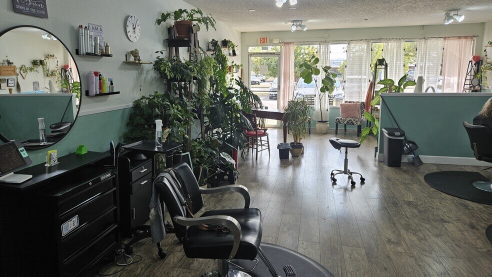 1051 14th Ave, Longview, WA for lease - Building Photo - Image 3 of 7