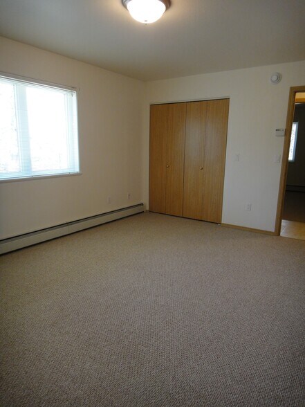 801 Turner Dr, North Pole, AK for sale - Interior Photo - Image 3 of 13