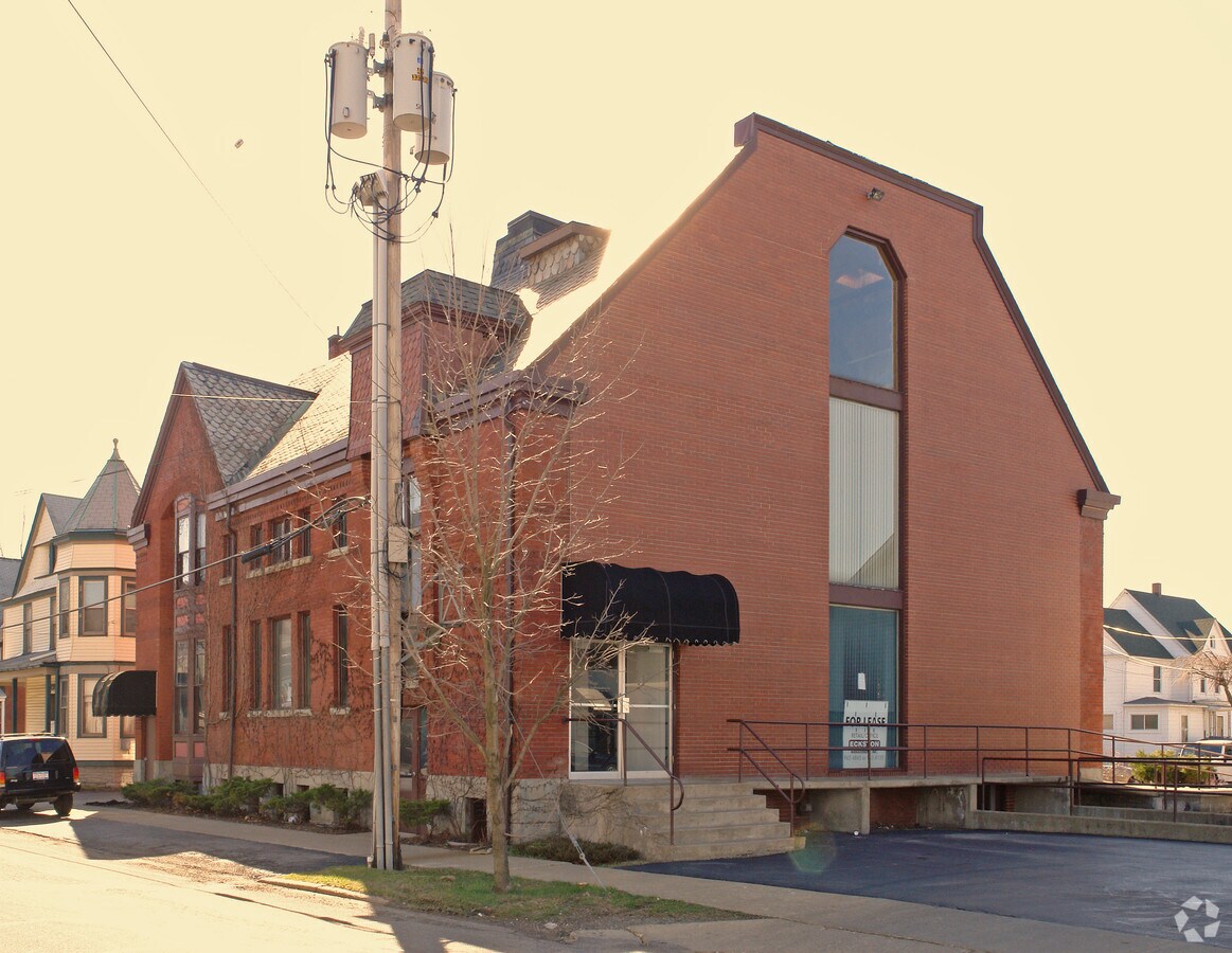 15 E Pulteney St, Corning, NY 14830