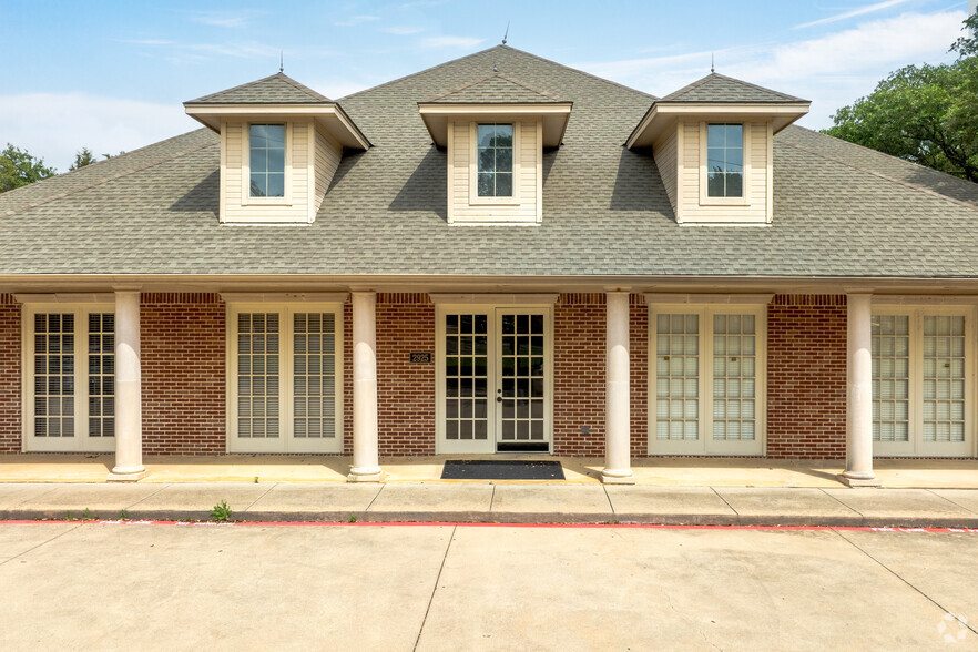 2921 Country Club Rd, Denton, TX for lease - Building Photo - Image 3 of 13