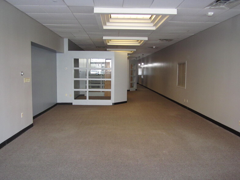 104 S Main St, Fond Du Lac, WI for lease - Interior Photo - Image 2 of 10