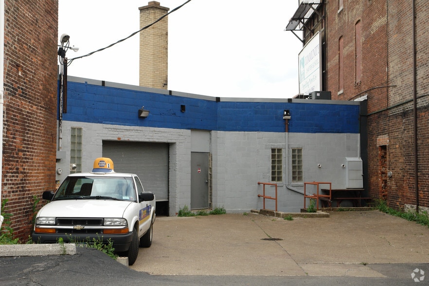 235 Genesee St, Buffalo, NY for sale - Building Photo - Image 2 of 6