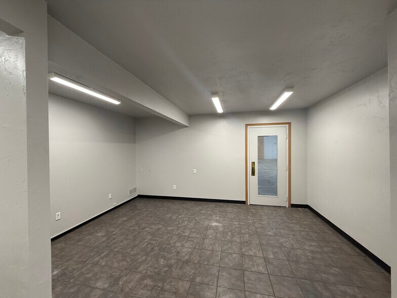 2927 N Roemer Rd, Appleton, WI for lease - Building Photo - Image 3 of 10