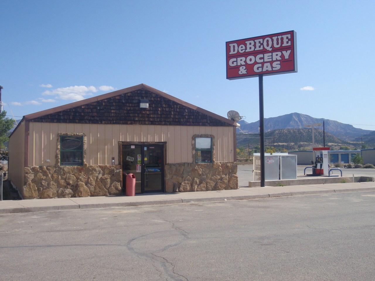 332 Minter Ave, De Beque, CO for sale Primary Photo- Image 1 of 1