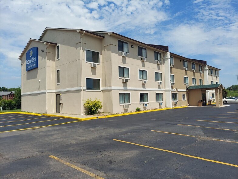 1825 Laporte Rd, Waterloo, IA for sale - Primary Photo - Image 1 of 1