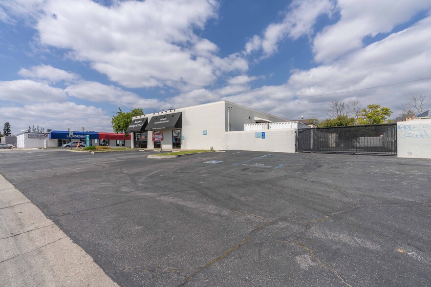 140 N Mountain Ave, Upland, CA for lease - Building Photo - Image 3 of 14