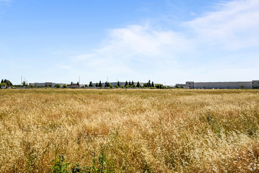 Airpark 599 portfolio of 5 properties for sale on LoopNet.com - Primary Photo - Image 3 of 3