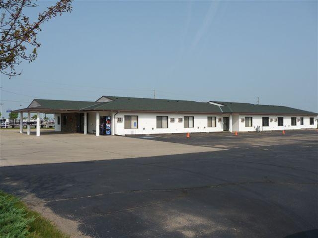 616 Frontier Dr, Fergus Falls, MN for sale Primary Photo- Image 1 of 1