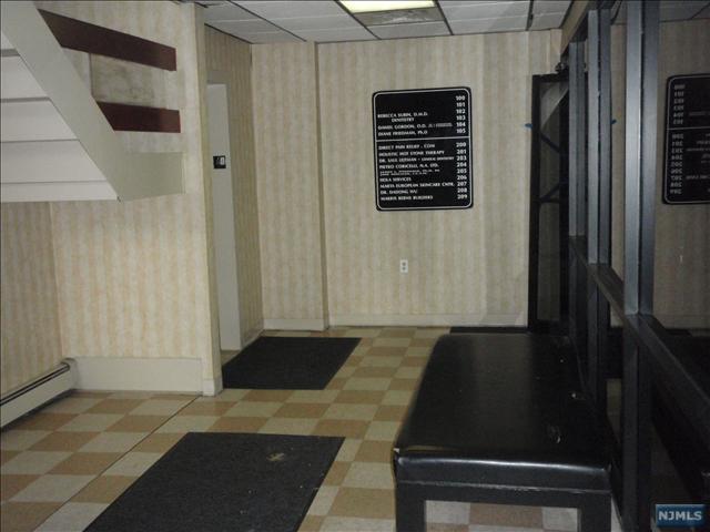 120 County Rd, Tenafly, NJ for lease - Lobby - Image 2 of 23