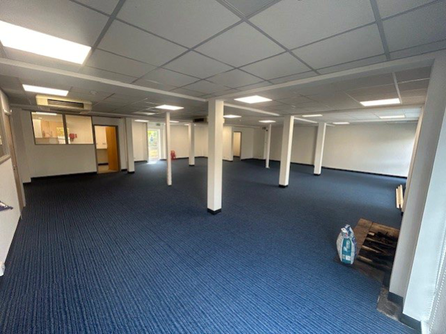 5 Robin Hood Ln, Sutton for lease Interior Photo- Image 1 of 1