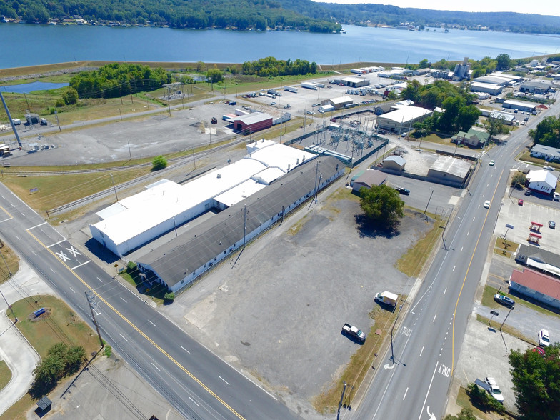 2415 Lusk St, Guntersville, AL for lease - Primary Photo - Image 1 of 28