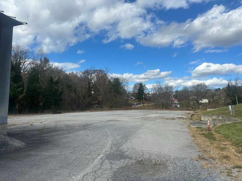 510 Church Street St, Christiansburg, VA for lease - Interior Photo - Image 1 of 6