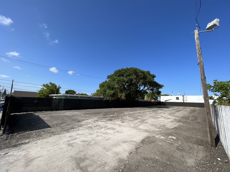 224 NW 2nd Ave, Hallandale Beach, FL for lease - Building Photo - Image 1 of 4