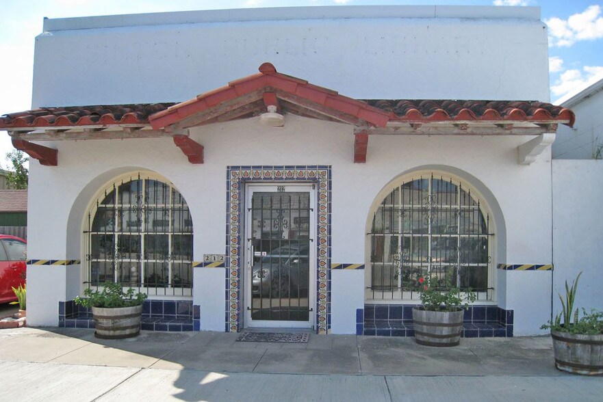 212 E Sinton St, Sinton, TX for sale - Primary Photo - Image 1 of 1