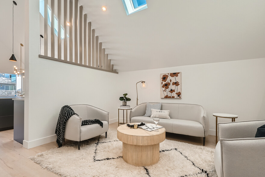 1101 S Dahlia St, Denver, CO for sale - Interior Photo - Image 2 of 13