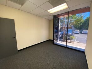 21828 Lassen St, Chatsworth, CA for lease Interior Photo- Image 2 of 10