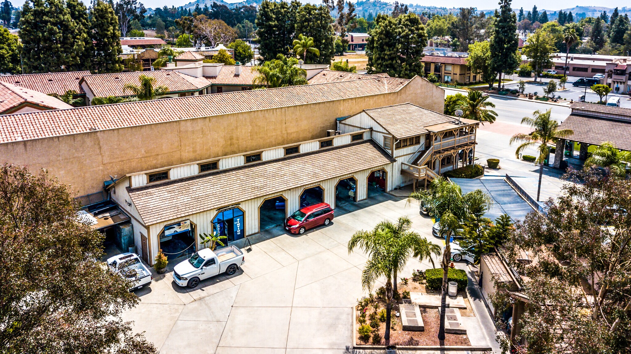 555 W Bonita Ave, San Dimas, CA 91773 Bonita Country Car Wash