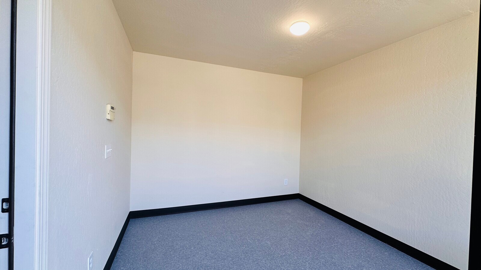 2535 W Winton Ave, Hayward, CA 94545 - Unit 4B - - Interior Photo - Image 1 of 4