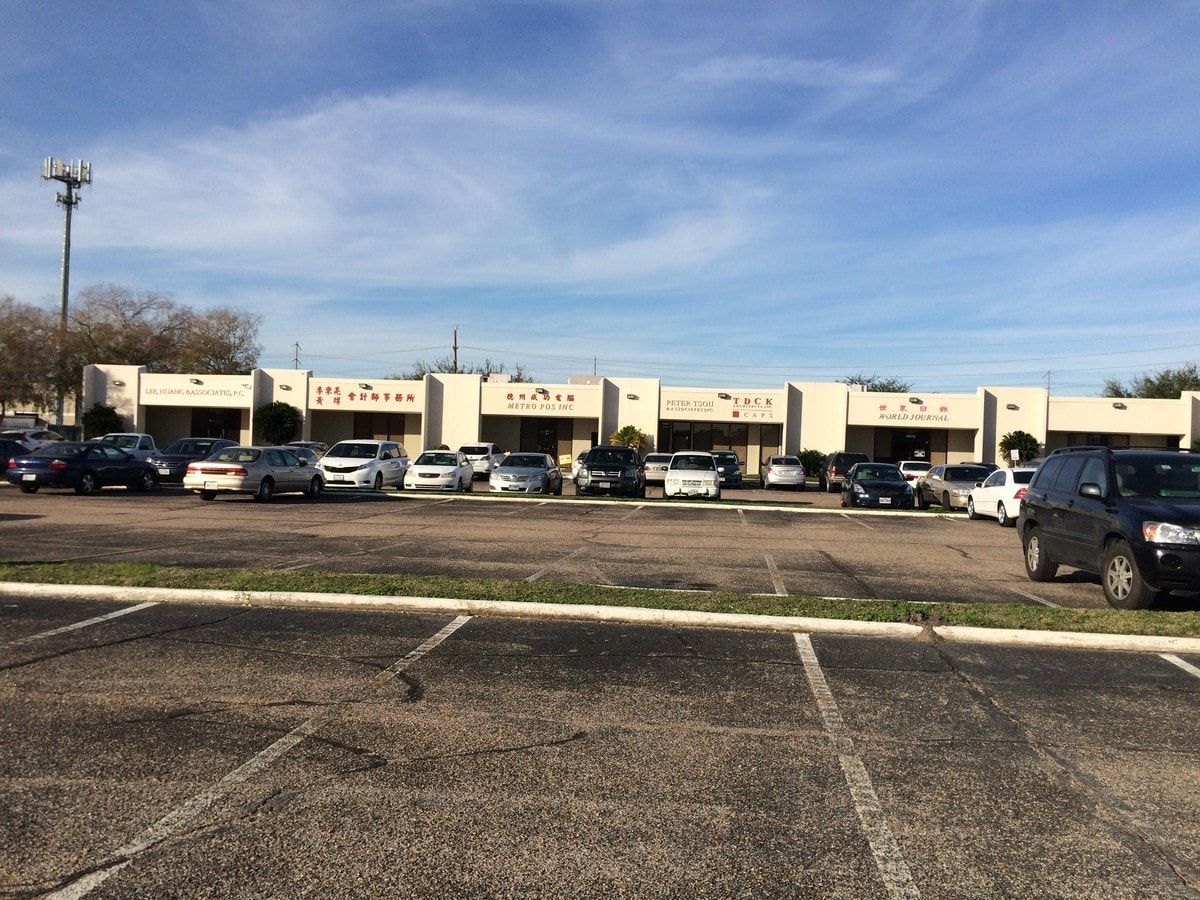 5855 Sovereign Dr, Houston, TX 77036