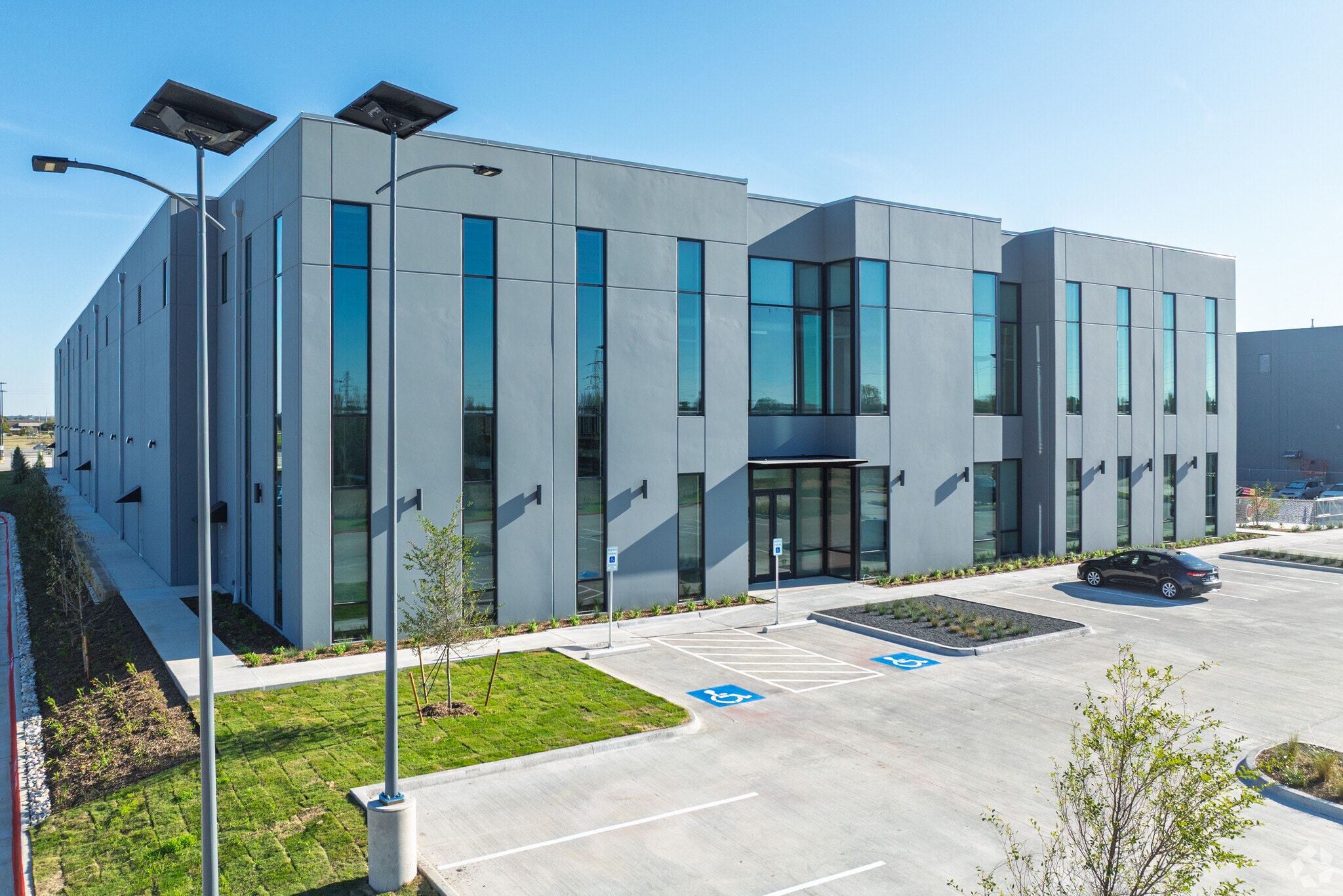 2200-2300 SE Loop 820 Hwy, Fort Worth, TX for lease Building Photo- Image 1 of 94