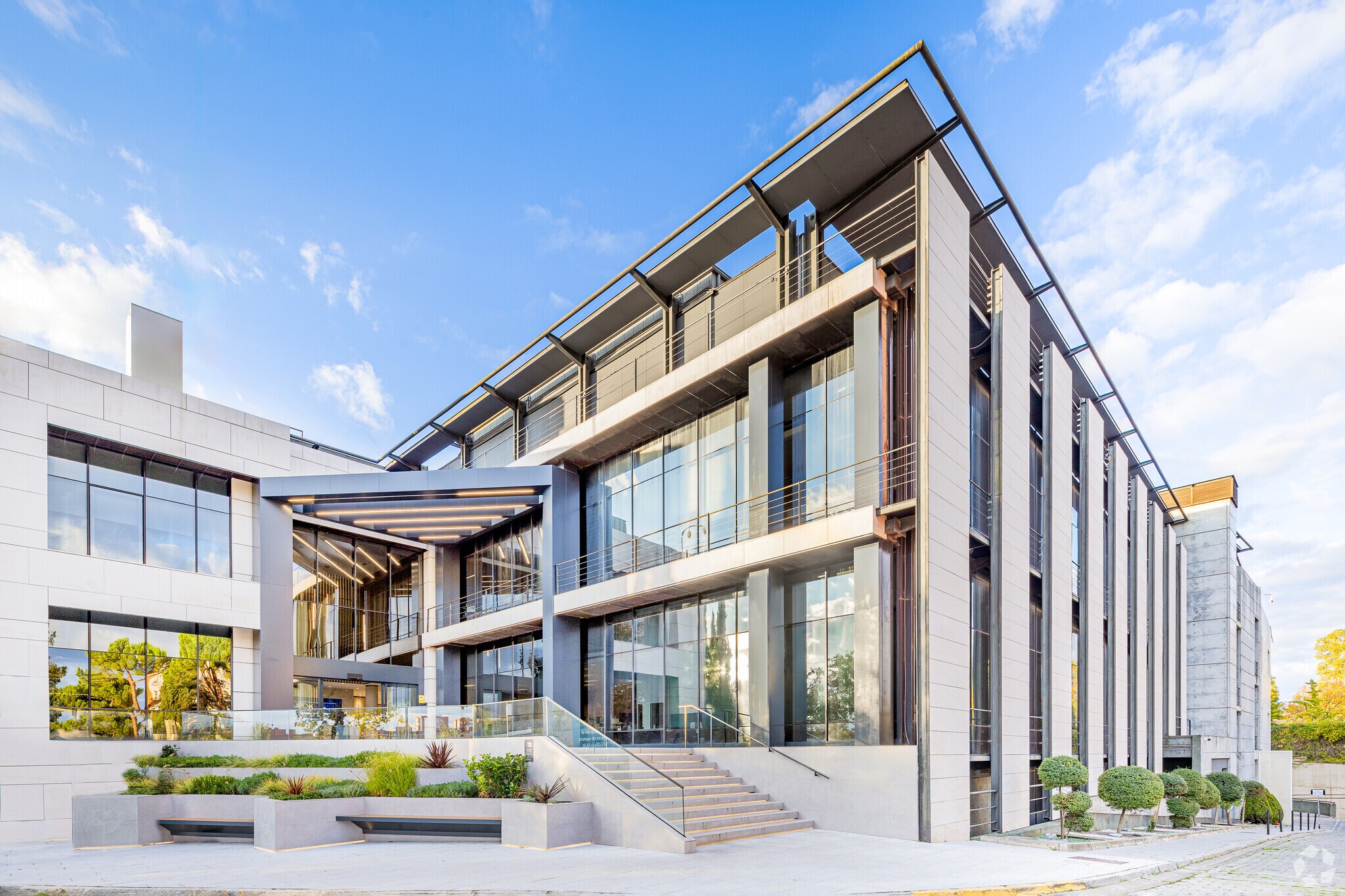 Avenida San Luis, Madrid, Madrid for lease Building Photo- Image 1 of 22