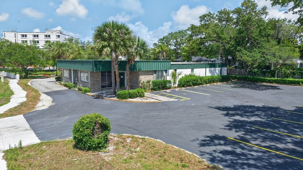 2039 Indian Rocks Rd, Largo, FL for sale - Building Photo - Image 3 of 31