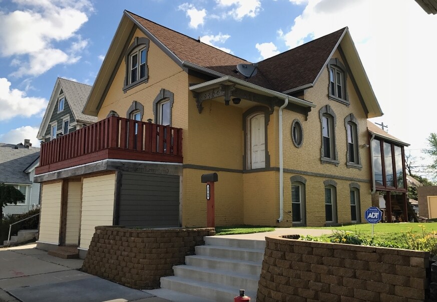 2548 N Holton St, Milwaukee, WI for sale Primary Photo- Image 1 of 1