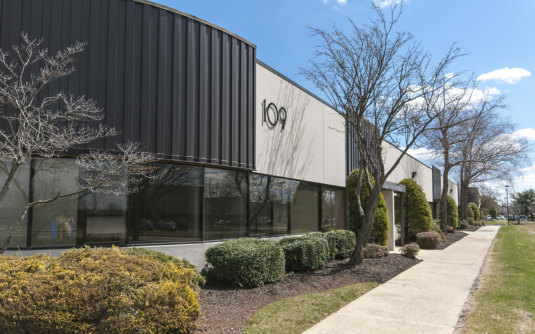 109 Corporate Ct, South Plainfield, NJ for lease Building Photo- Image 1 of 2