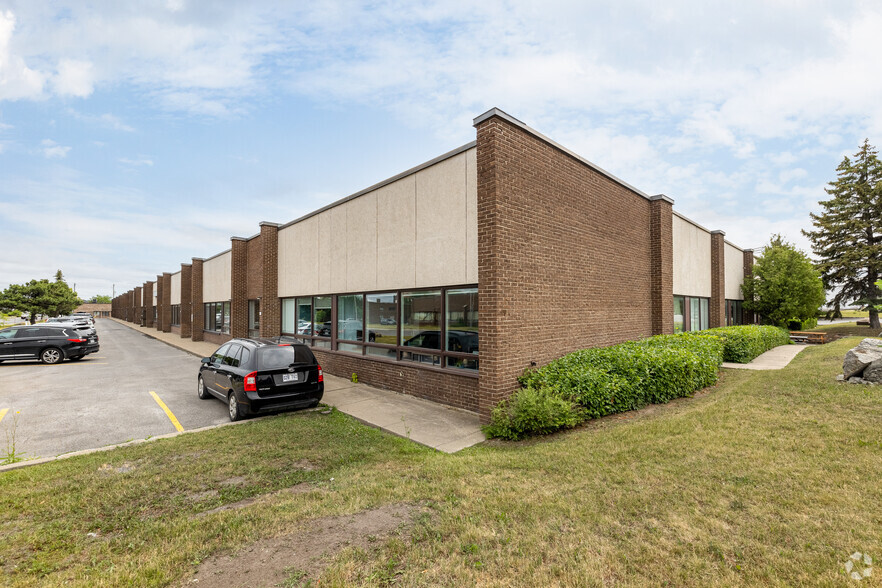 604-678 Rue Deslauriers, Montréal, QC for lease - Building Photo - Image 1 of 5