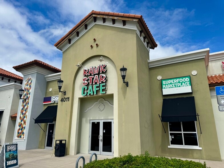 4011 Tampa Rd, Oldsmar, FL for lease - Building Photo - Image 3 of 15