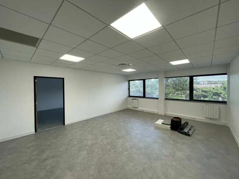 Office in Oberhausbergen for lease - Interior Photo - Image 2 of 6