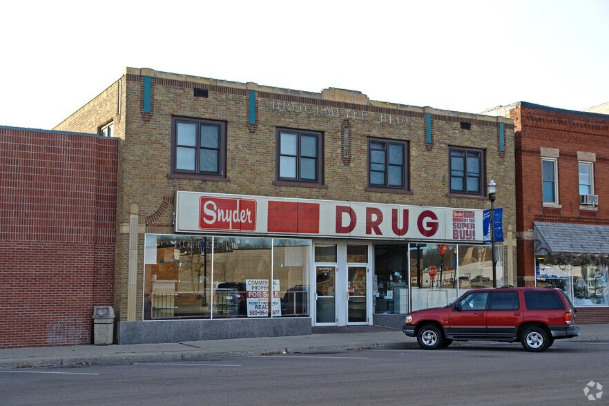 710 11th St E, Glencoe, MN 55336