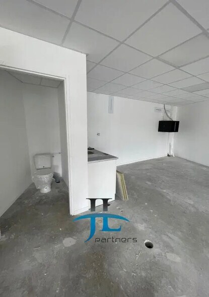 Industrial in Martillac for lease - Interior Photo - Image 2 of 6