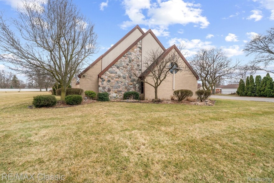 26701 Joy Rd, Dearborn Heights, MI for sale - Building Photo - Image 2 of 31