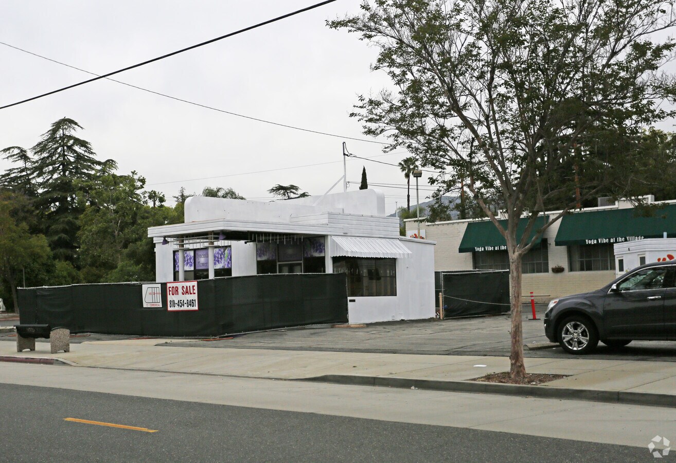 1435 W Rd, Glendale, CA 91201