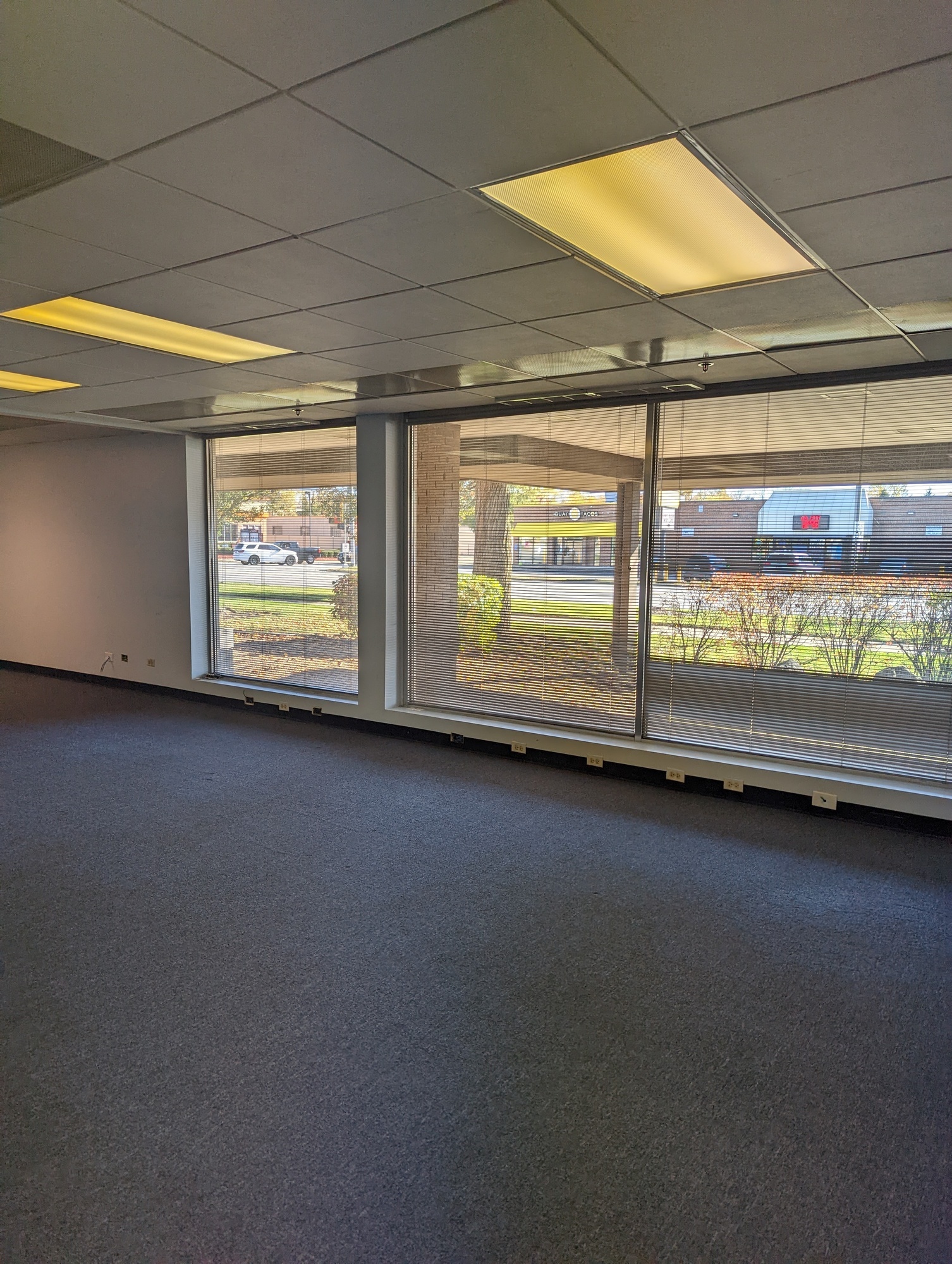 533 W North Ave, Elmhurst, IL for lease Interior Photo- Image 1 of 3