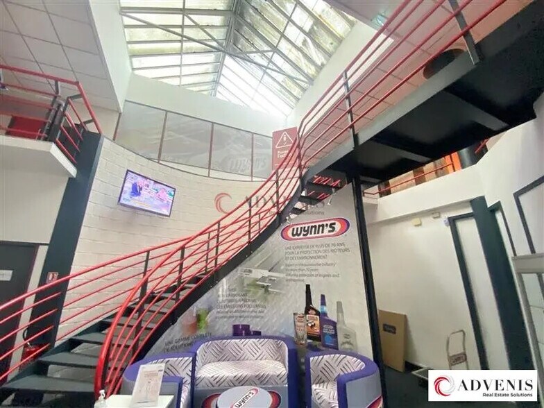 Office in Pessac for lease - Interior Photo - Image 2 of 10