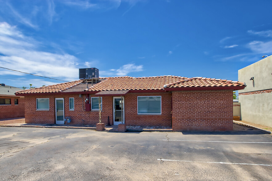 2540 E Indian School Rd, Phoenix, AZ for sale - Building Photo - Image 1 of 1