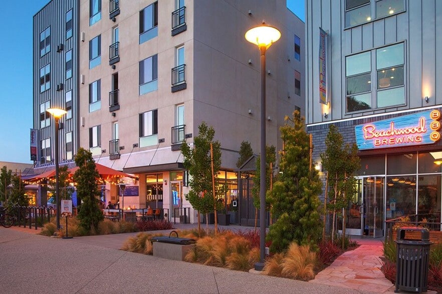 210 E 3rd St, Long Beach, CA for lease - Building Photo - Image 3 of 6