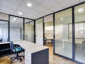 Retail in Barcelona, Barcelona for lease Interior Photo- Image 2 of 6